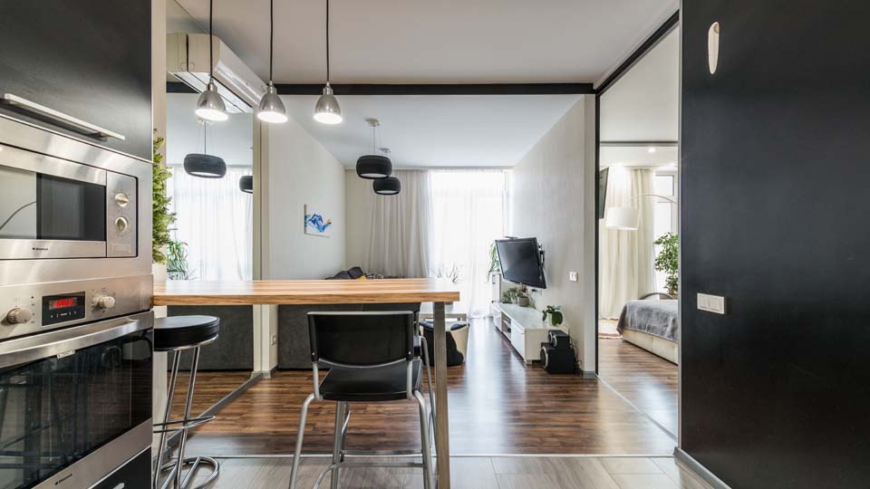 Salon lumineux d'un appartement meublé